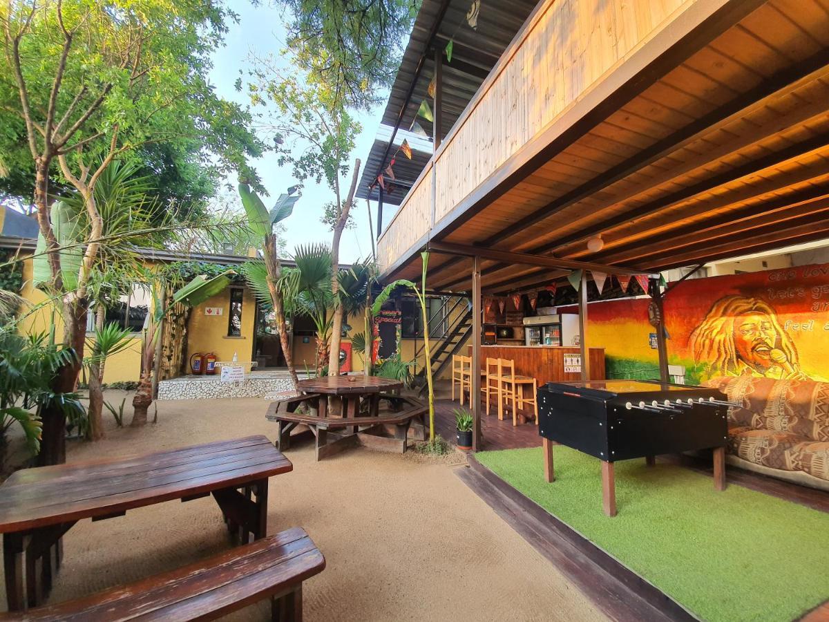 Lebo'S Soweto Backpackers Hostel Εξωτερικό φωτογραφία