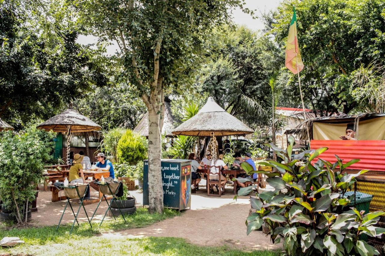 Lebo'S Soweto Backpackers Hostel Εξωτερικό φωτογραφία