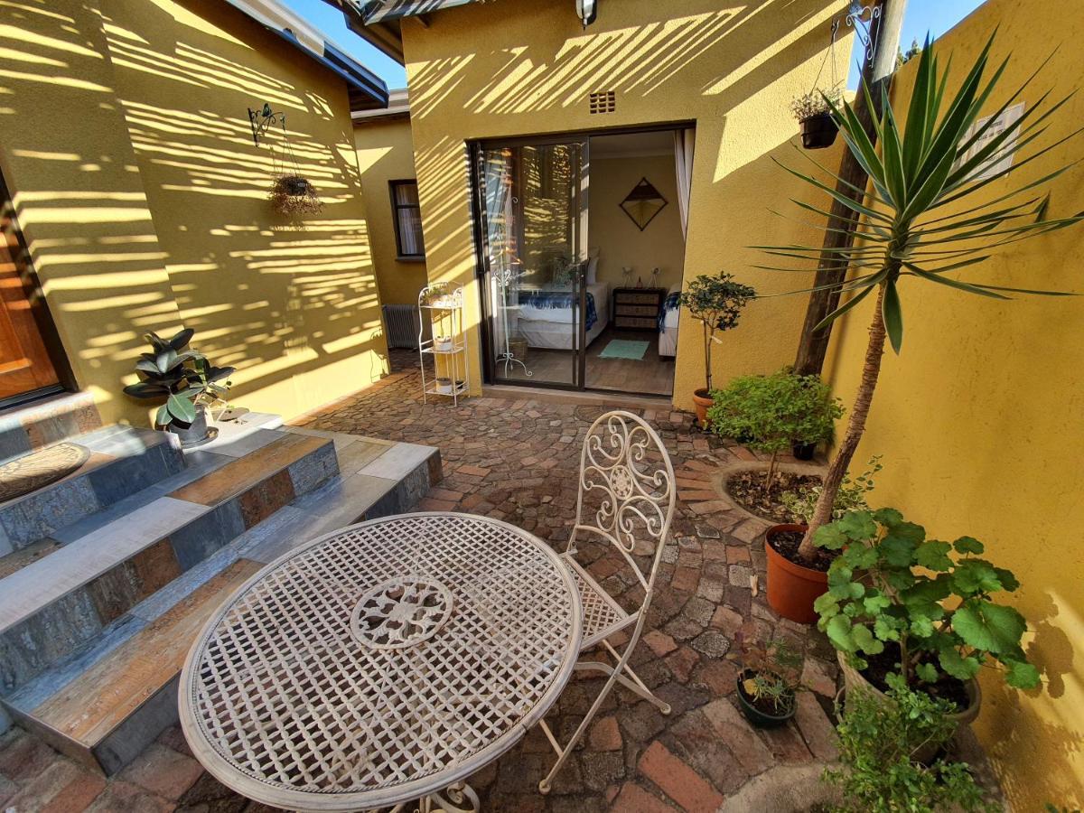 Lebo'S Soweto Backpackers Hostel Εξωτερικό φωτογραφία