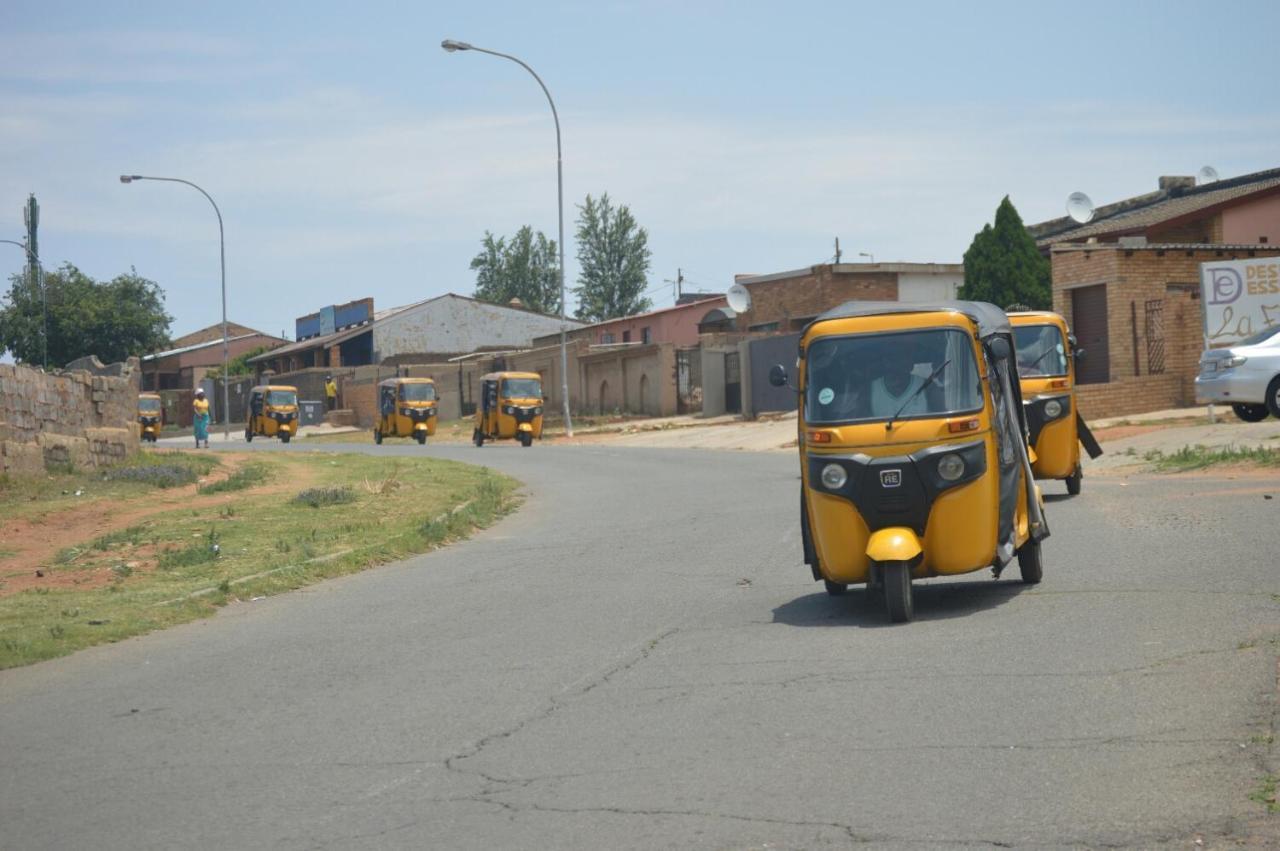 Lebo'S Soweto Backpackers Hostel Εξωτερικό φωτογραφία