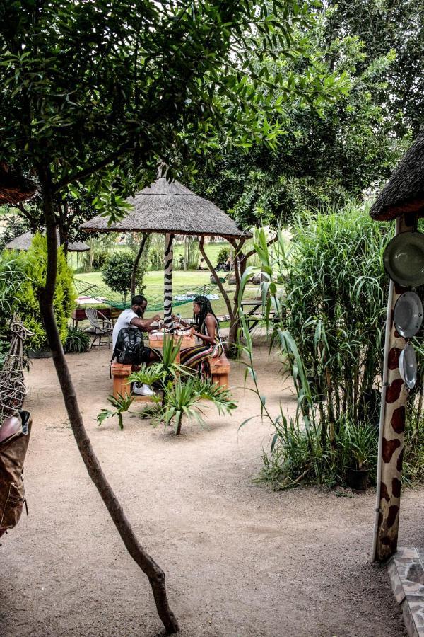 Lebo'S Soweto Backpackers Hostel Εξωτερικό φωτογραφία
