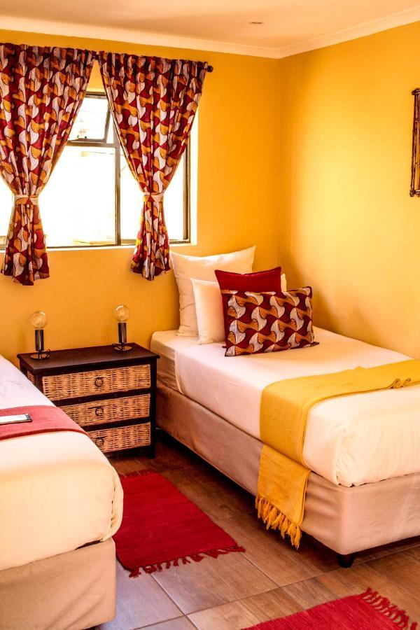 Lebo'S Soweto Backpackers Hostel Εξωτερικό φωτογραφία
