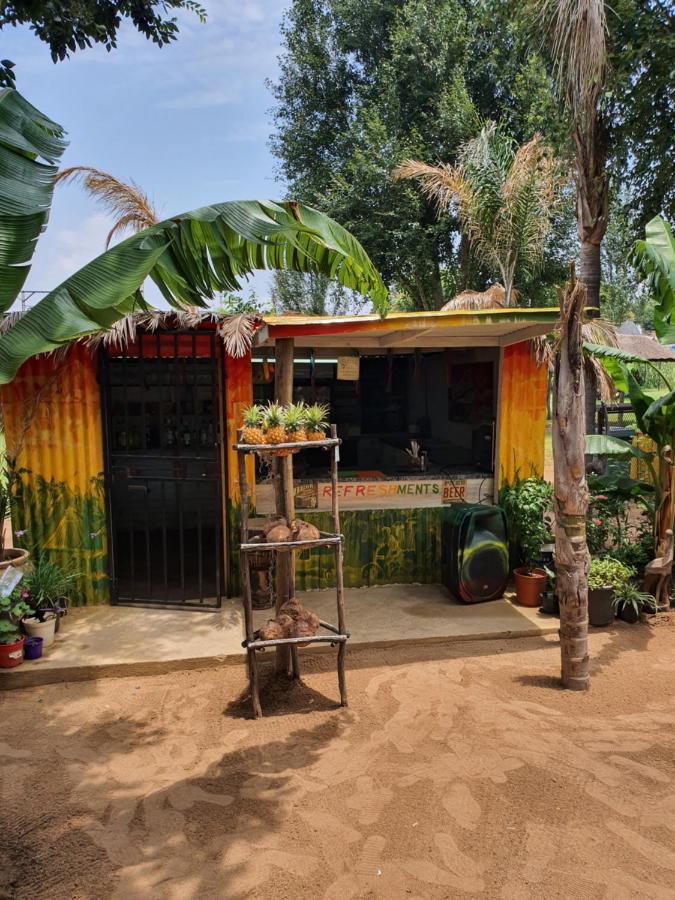 Lebo'S Soweto Backpackers Hostel Εξωτερικό φωτογραφία